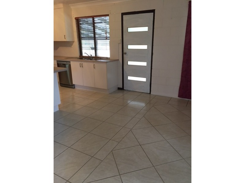 34 Benalla Road, Oak Valley QLD 4811