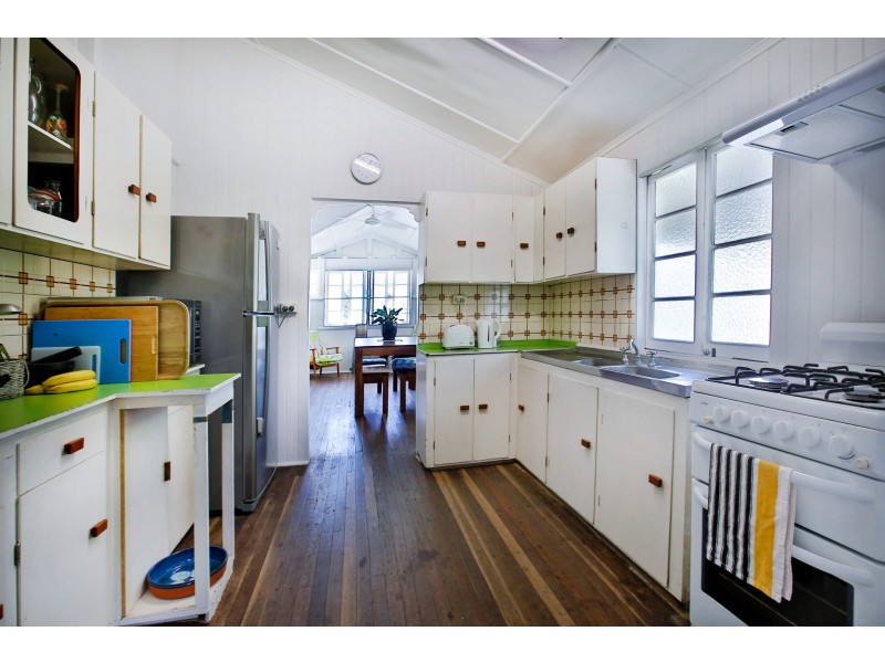 16 BROOKS STREET, Railway Estate QLD 4810