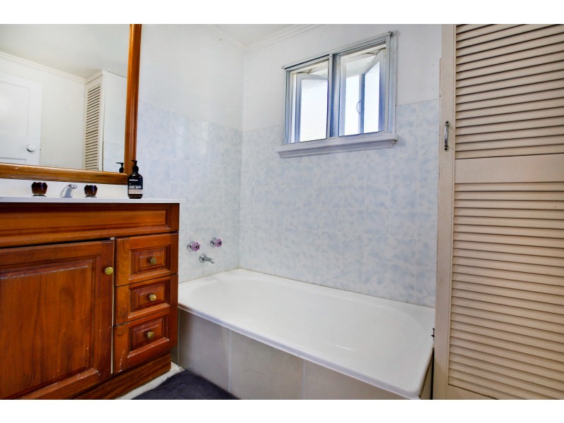 16 BROOKS STREET, Railway Estate QLD 4810