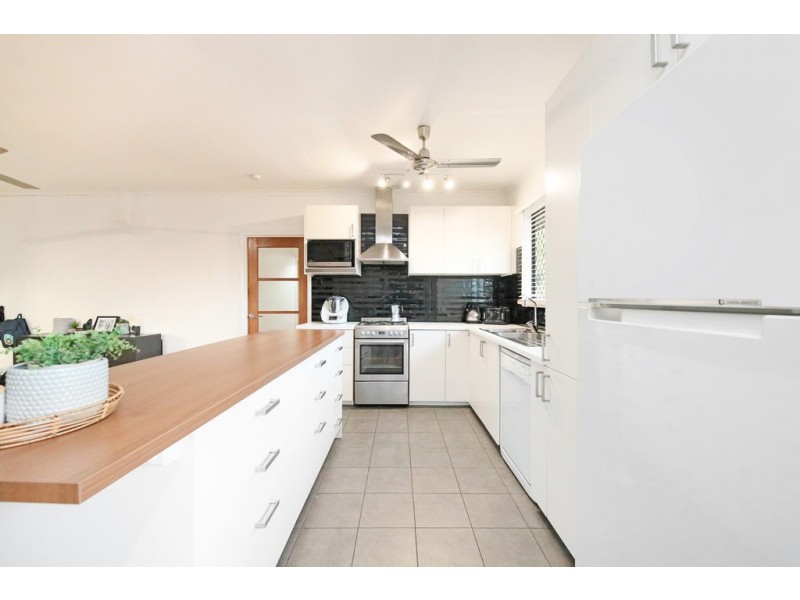 10 Lakeside Drive, Alawa NT 0810