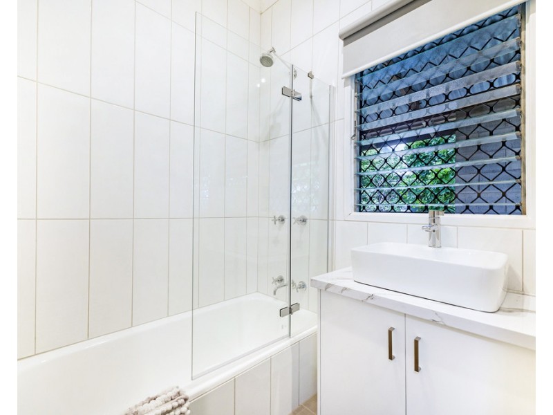 8 Lakeside Drive, Alawa NT 0810