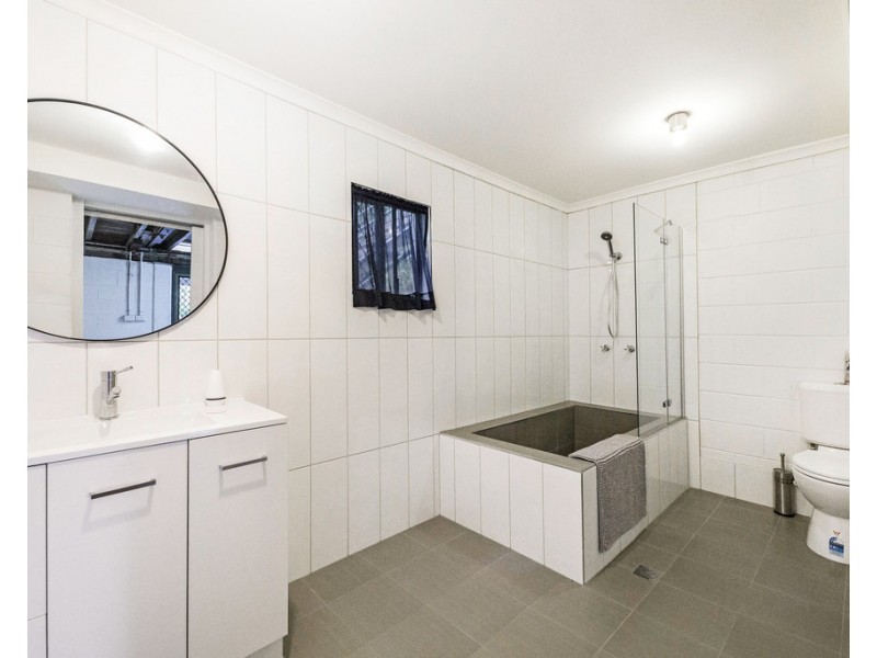 8 Lakeside Drive, Alawa NT 0810