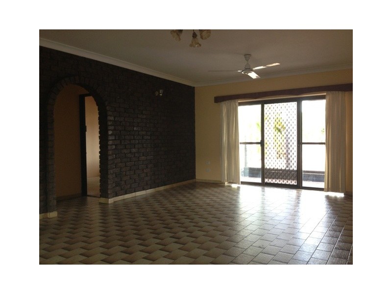 8/27 Lakes Crescent, Northlakes NT 0812