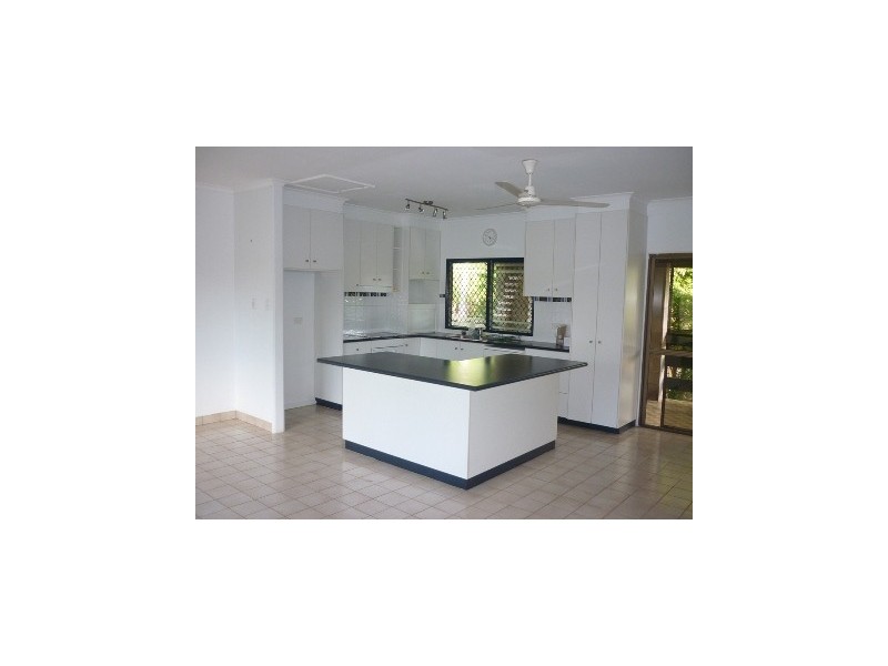 8 Lakeside Drive, Alawa NT 0810