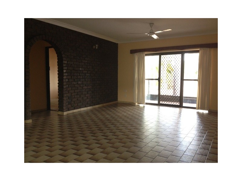 8/27 Lakes Crescent, Northlakes NT 0812