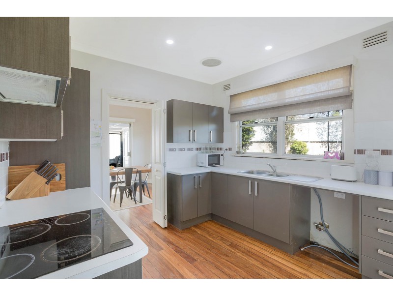 6 Stevenson St, Bega NSW 2550