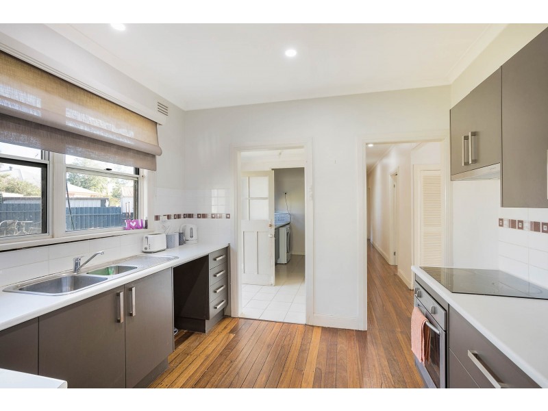 6 Stevenson St, Bega NSW 2550