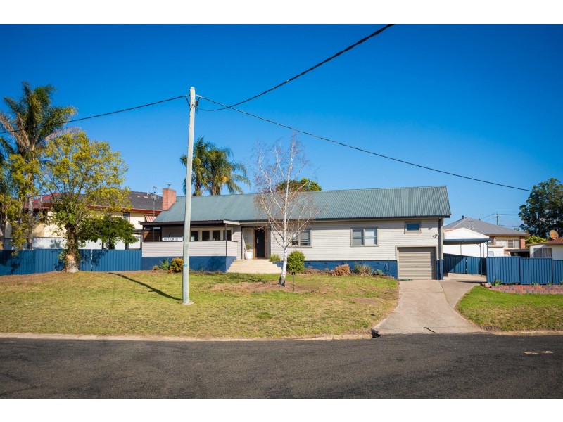 6 Stevenson St, Bega NSW 2550