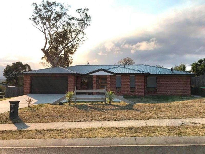 50 Glen Mia Dr, Bega NSW 2550