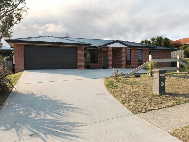 50 Glen Mia Dr, Bega NSW 2550