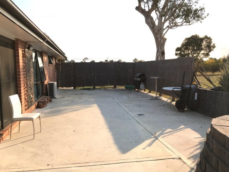 50 Glen Mia Dr, Bega NSW 2550