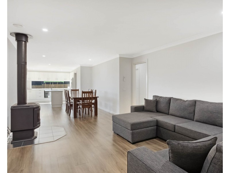 76 Glen Mia Drive, Bega NSW 2550