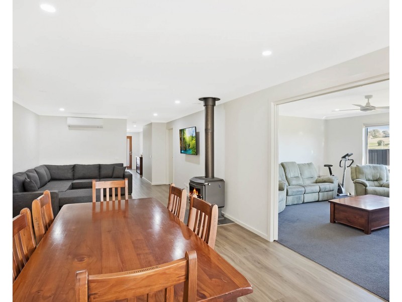 76 Glen Mia Drive, Bega NSW 2550