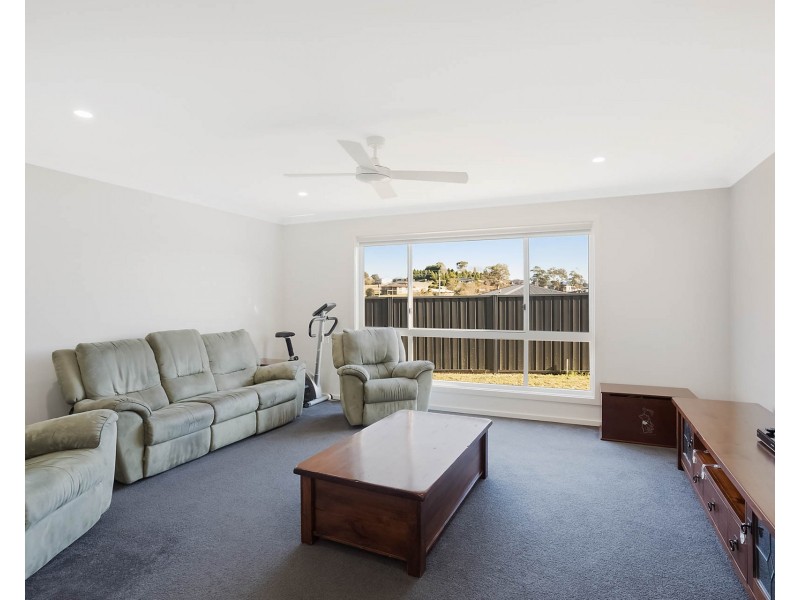 76 Glen Mia Drive, Bega NSW 2550
