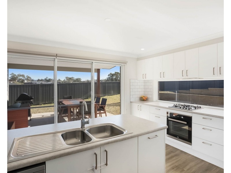 76 Glen Mia Drive, Bega NSW 2550