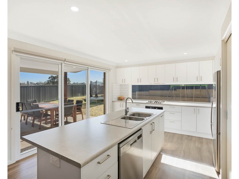 76 Glen Mia Drive, Bega NSW 2550