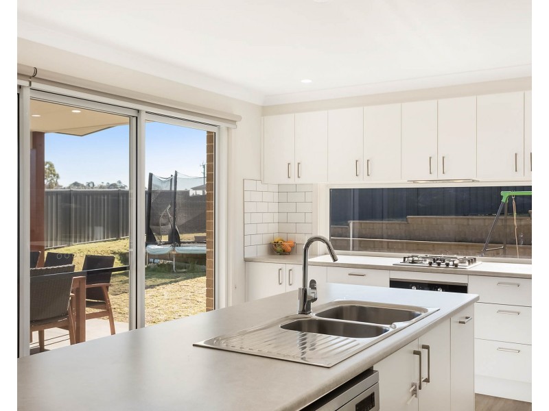 76 Glen Mia Drive, Bega NSW 2550