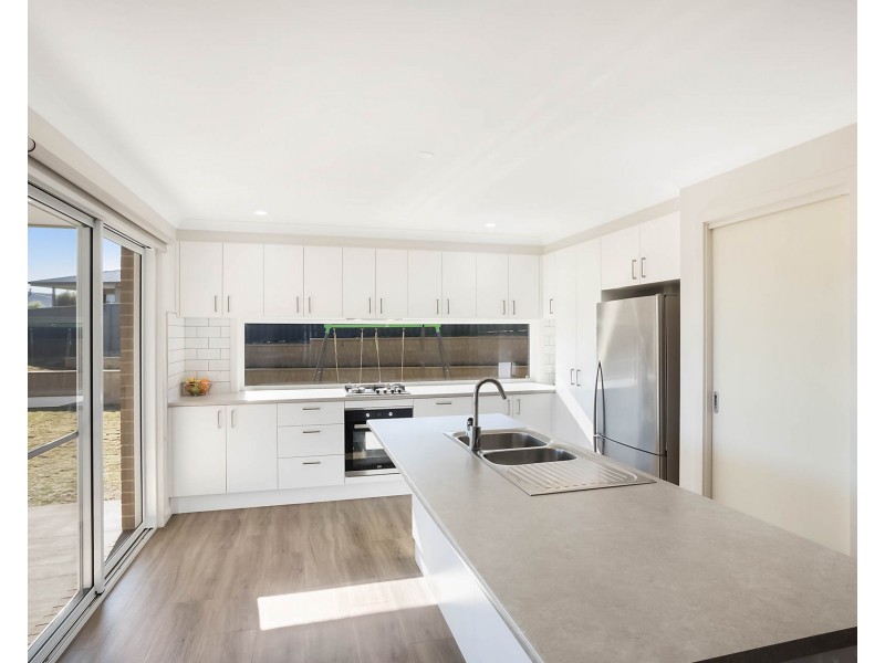 76 Glen Mia Drive, Bega NSW 2550