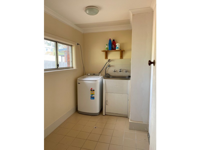 27 Tathra Rd, Bega NSW 2550