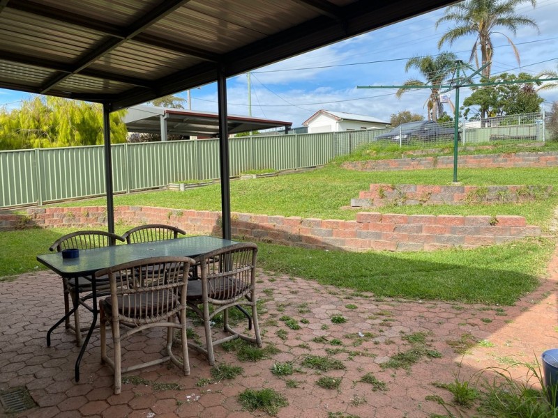 27 Tathra Rd, Bega NSW 2550