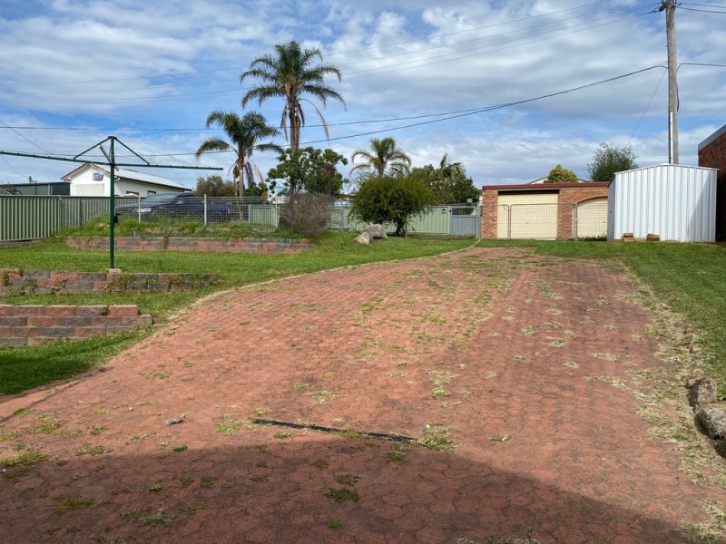 27 Tathra Rd, Bega NSW 2550