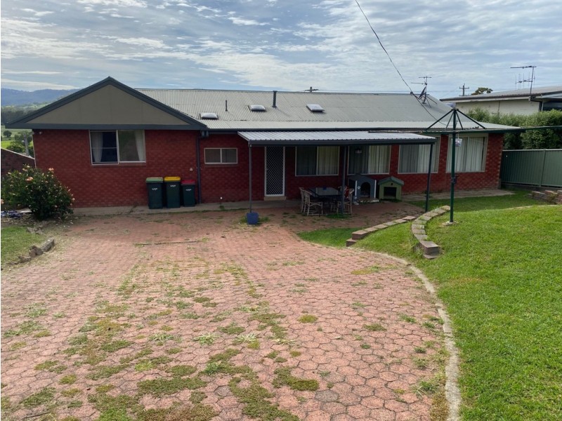 27 Tathra Rd, Bega NSW 2550