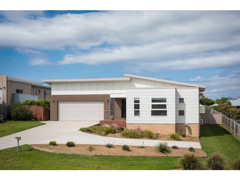 57 Glen Mia Drive, Bega NSW 2550