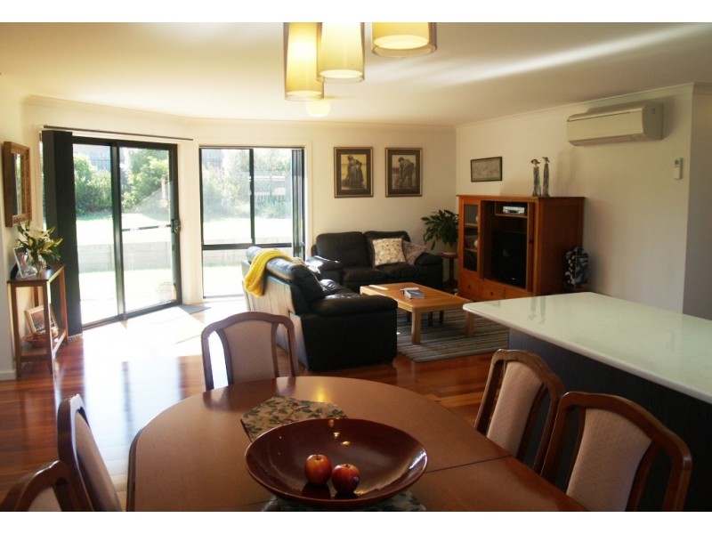 16 Koma Circuit, Bega NSW 2550