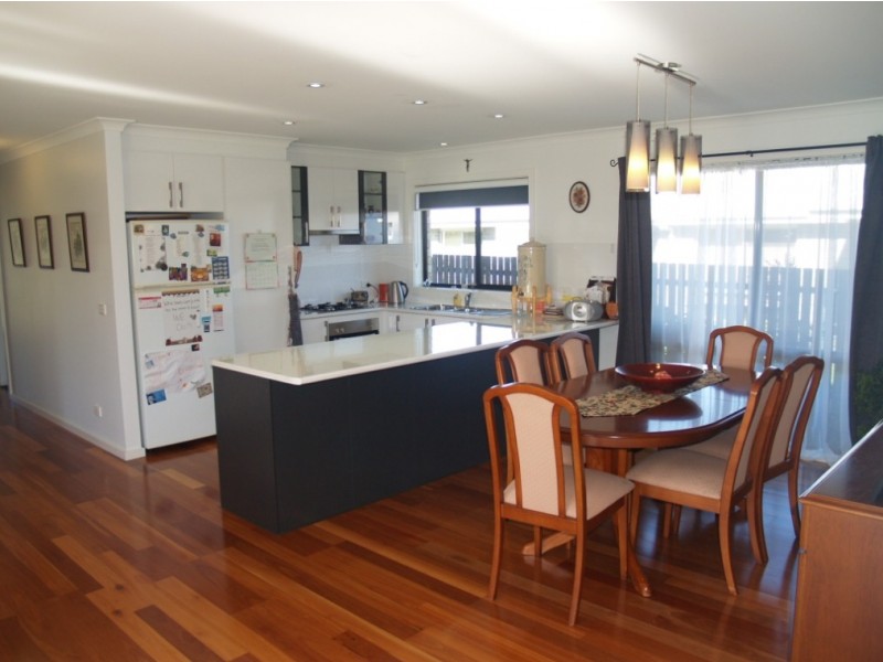 16 Koma Circuit, Bega NSW 2550