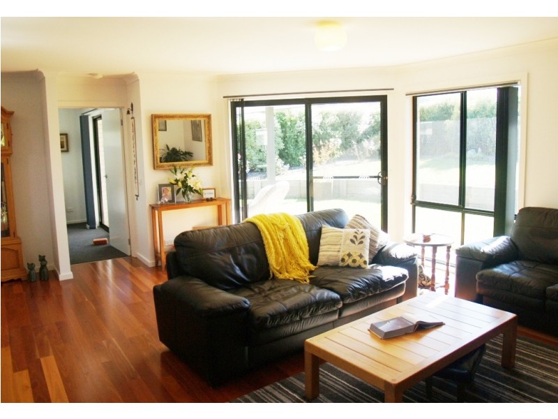 16 Koma Circuit, Bega NSW 2550