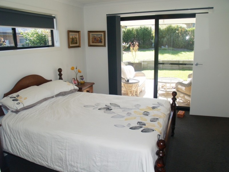 16 Koma Circuit, Bega NSW 2550