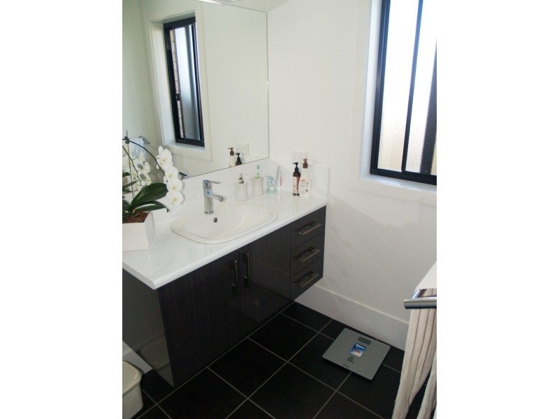 16 Koma Circuit, Bega NSW 2550