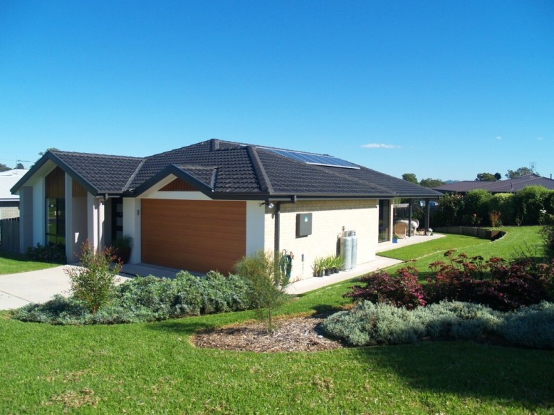 16 Koma Circuit, Bega NSW 2550