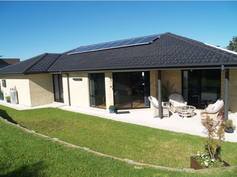 16 Koma Circuit, Bega NSW 2550