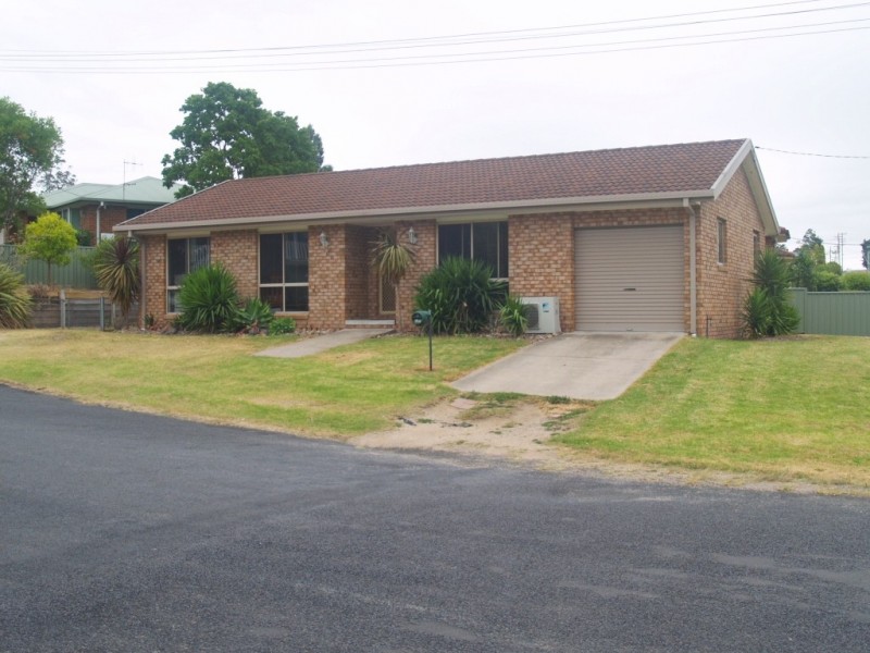 1 Stevenson St, Bega NSW 2550