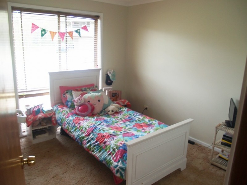 1 Stevenson St, Bega NSW 2550