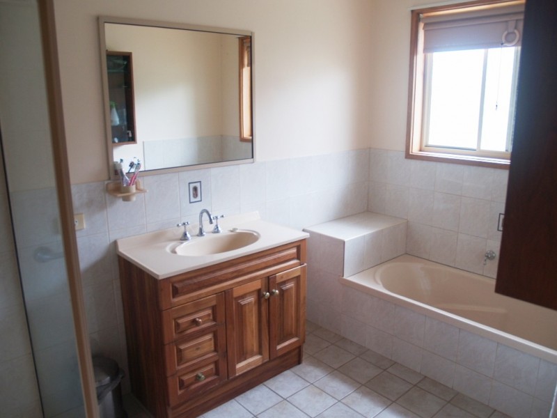 1 Stevenson St, Bega NSW 2550