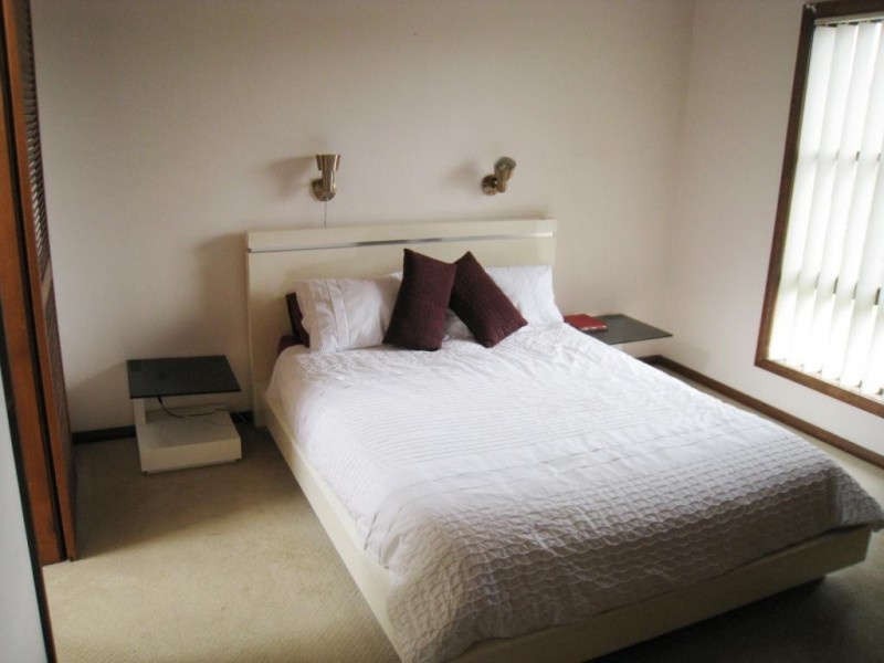 11 Glebe Ave, Bega NSW 2550