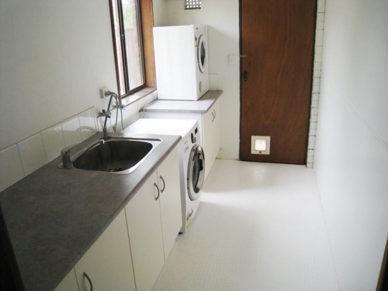 11 Glebe Ave, Bega NSW 2550