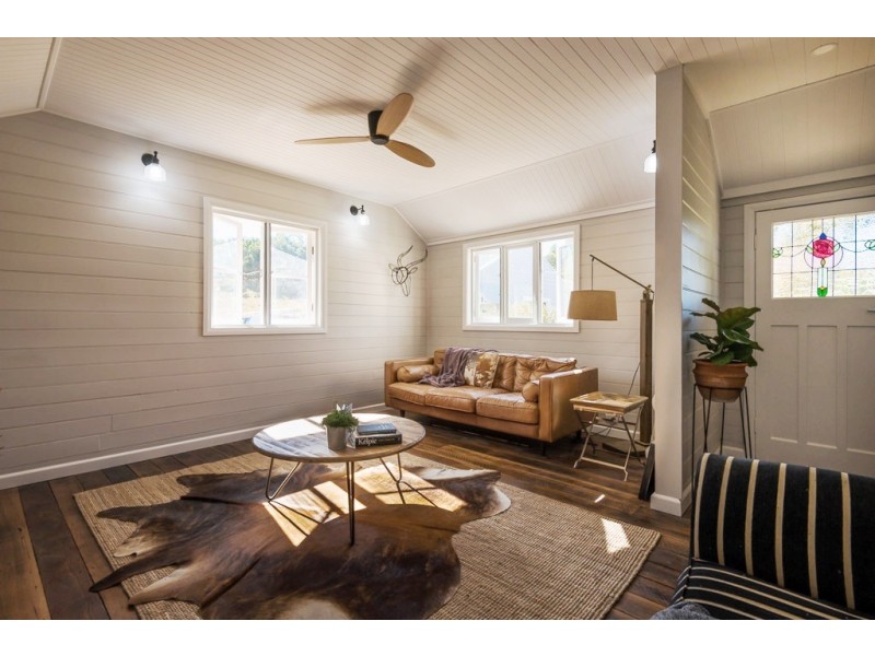 27 Little Glen Oaks Rd, Greendale NSW 2550