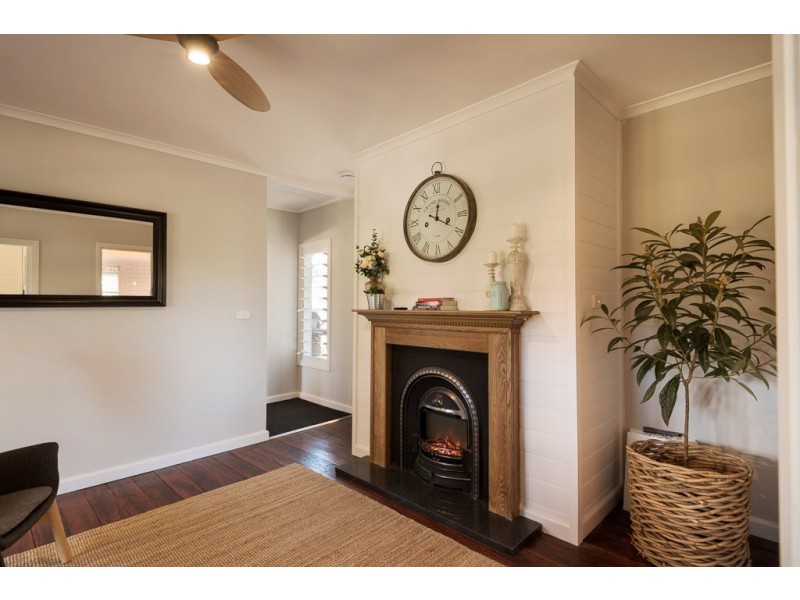 27 Little Glen Oaks Rd, Greendale NSW 2550