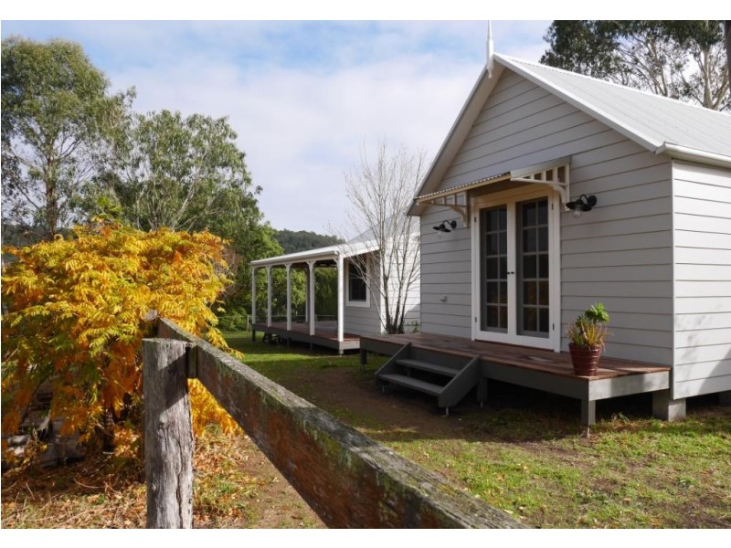 27 Little Glen Oaks Rd, Greendale NSW 2550