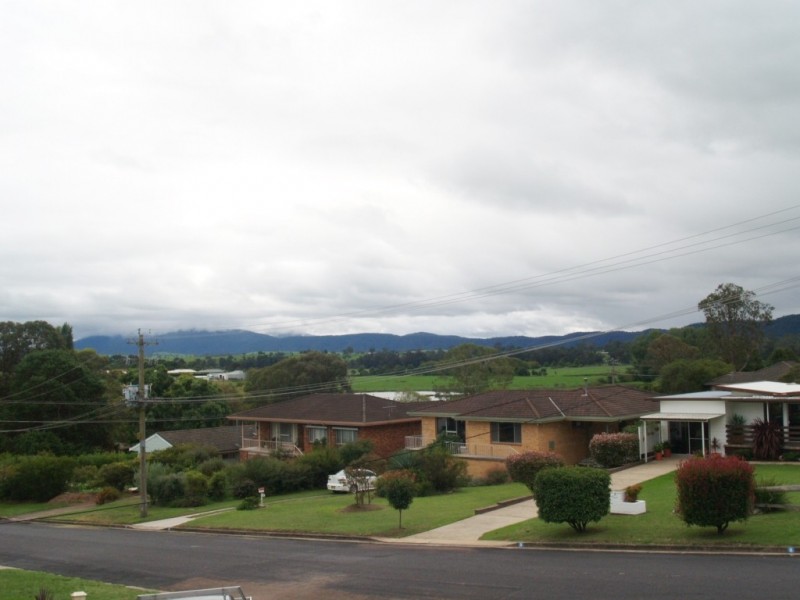 11 Glebe Ave, Bega NSW 2550