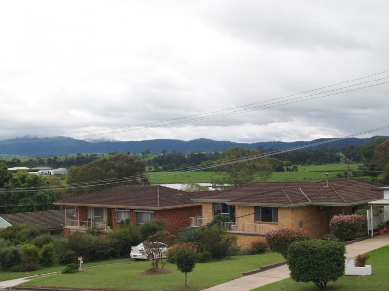 11 Glebe Ave, Bega NSW 2550