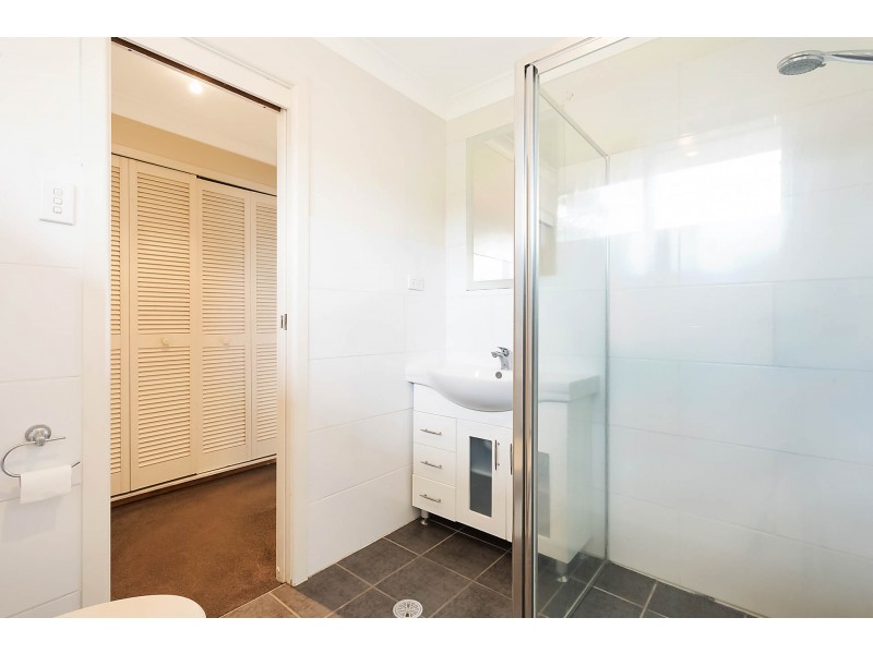 21 Howard Ave, Bega NSW 2550