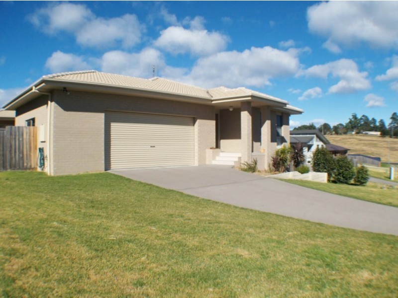 26 Koma Circuit, Bega NSW 2550