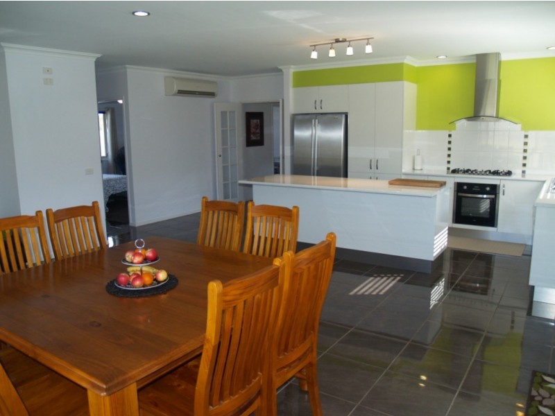 26 Koma Circuit, Bega NSW 2550