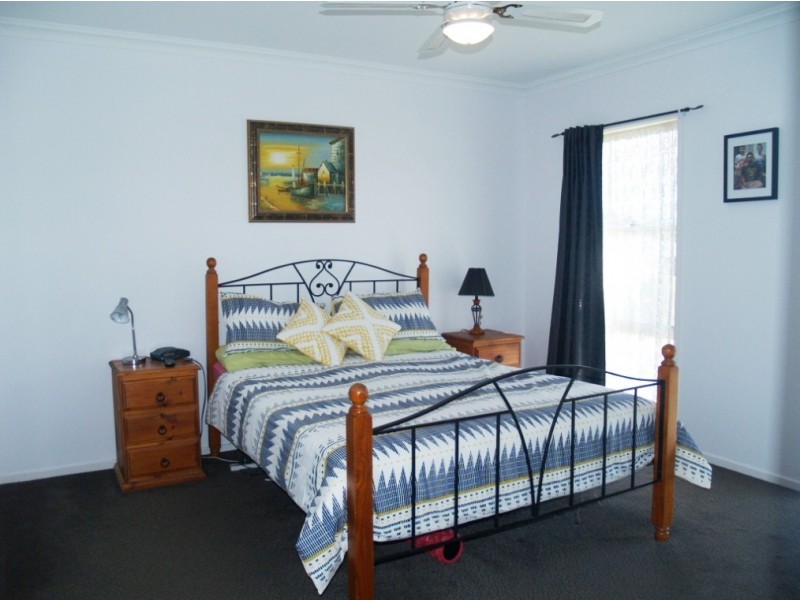 26 Koma Circuit, Bega NSW 2550