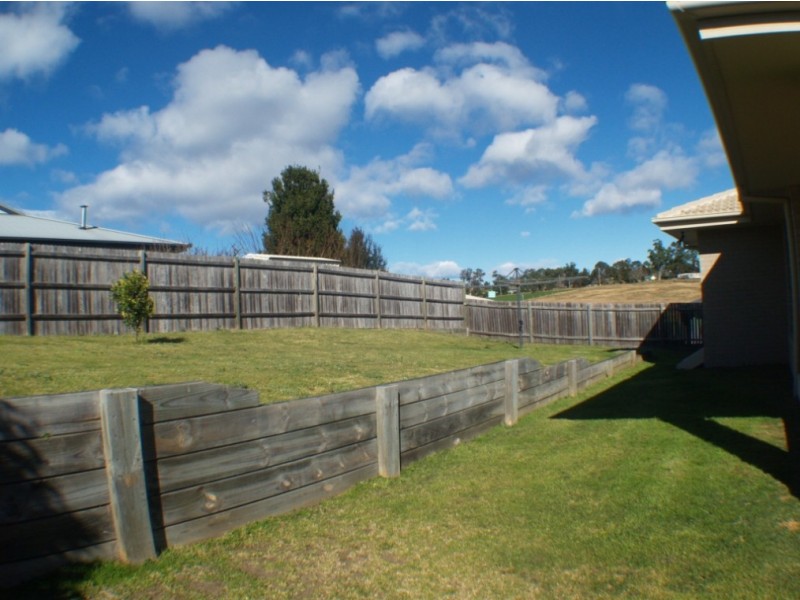 26 Koma Circuit, Bega NSW 2550