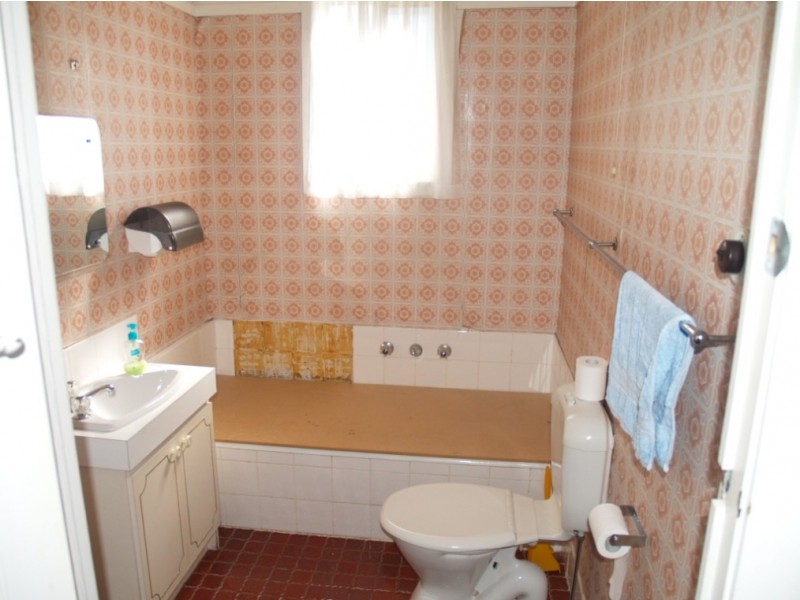 53 Upper St, Bega NSW 2550